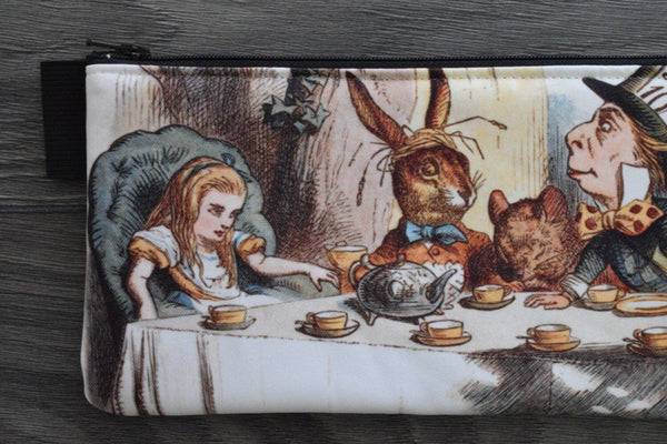 Alice in wonderland - lewis carroll -lined twill pencil case