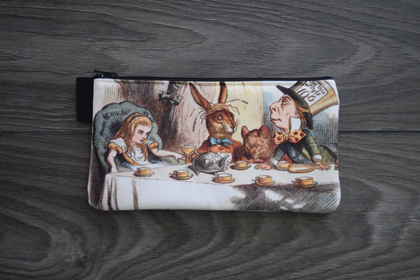 Alice in wonderland - lewis carroll -lined twill pencil case